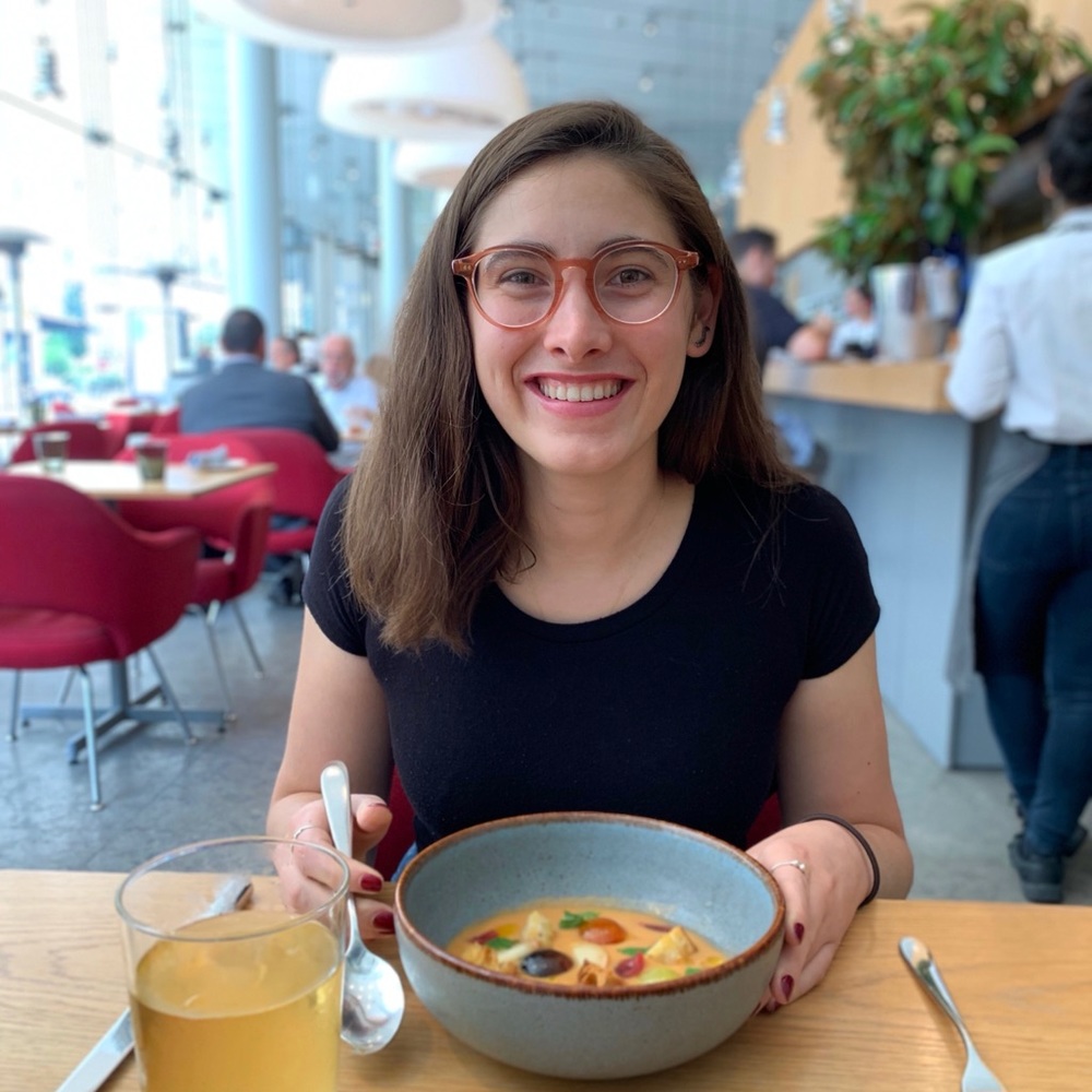 Meet your Posher, Gabriela
